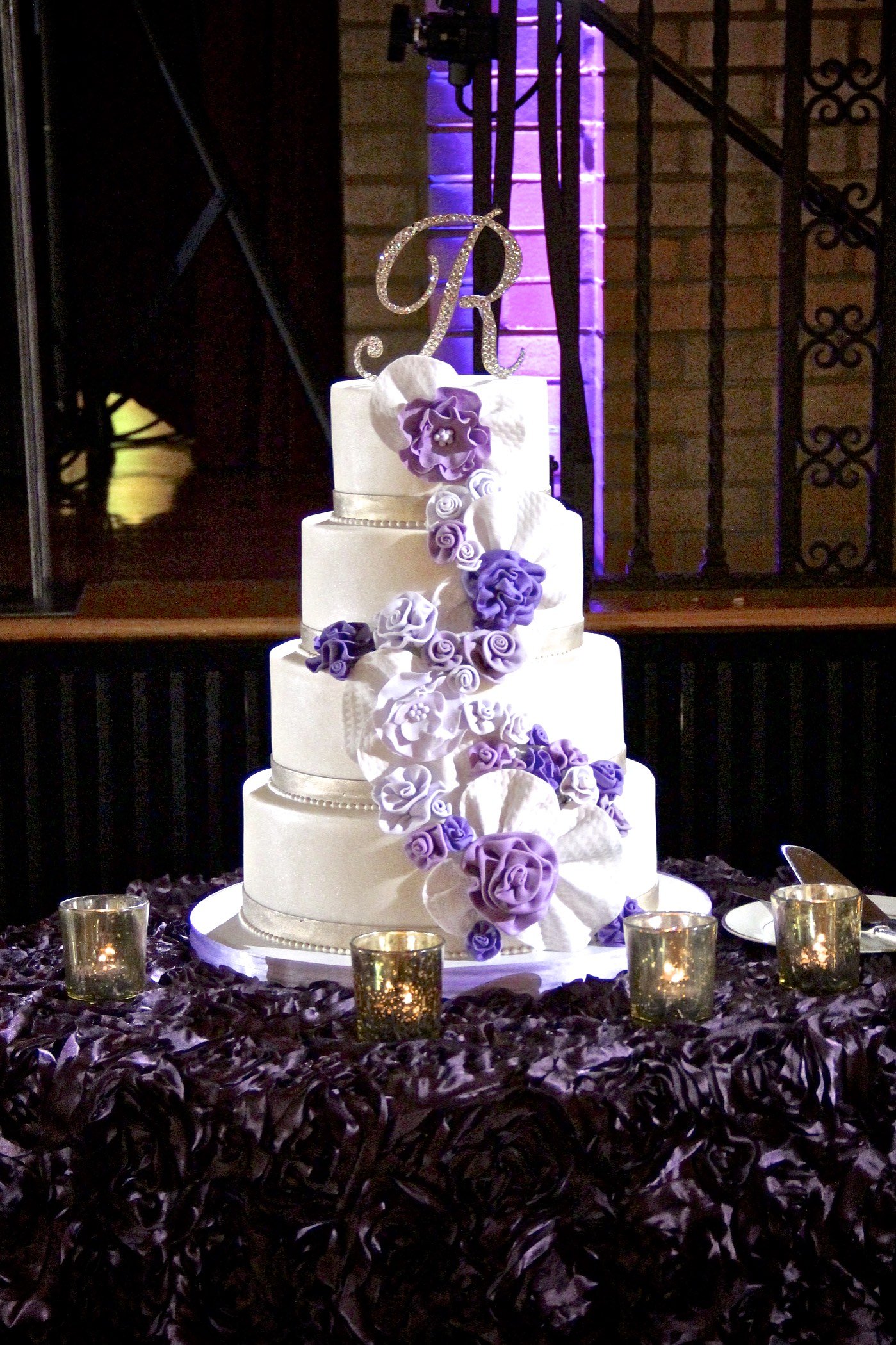 cake pin-spot lighting wedding